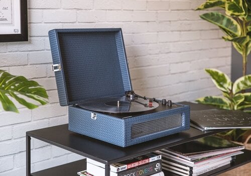 Portable turntable
 Crosley Voyager Navy Portable turntable - 7