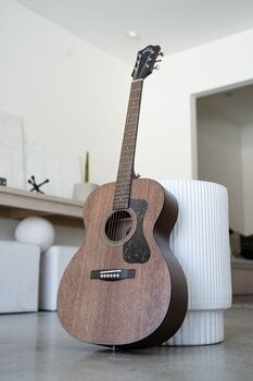 Jumbo Guitar Guild OM-320 Natural Jumbo Guitar - 14