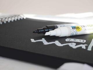 Pixur cu pâslă Kreul Triton Set markere textile 1 - 4 mm White & Black 2 buc. - 1