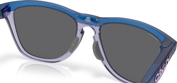 Lifestyle okulary Oakley Frogskins Range 92841655 Matte Trans Blue/Prizm Black Lifestyle okulary - 8