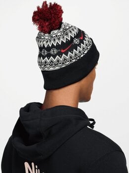 Vintermössa Nike Peak Black/University Red/Coconut Milk/University Red UNI Beanie - 4