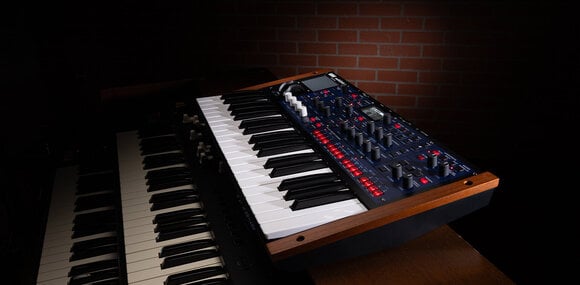 Sintetizador Korg Multi/Poly Sintetizador - 7