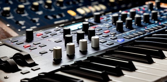 Sintetizador Korg Multi/Poly Sintetizador - 13