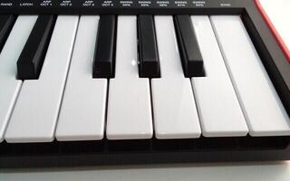 MIDI keyboard Akai MPK Mini PLAY MK3 MIDI keyboard (Zánovné) - 2