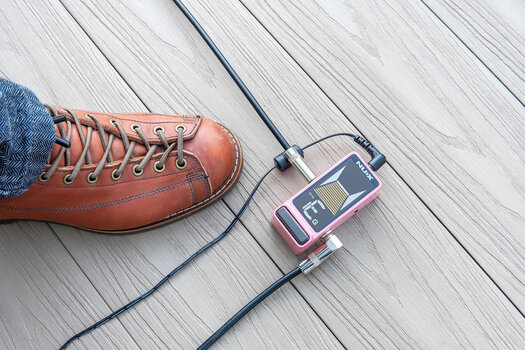 Pedal Tuner Nux Flow Tune MKII Pink Pedal Tuner (Like new) - 11