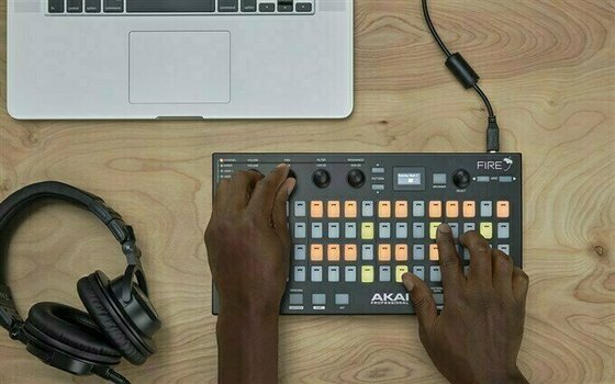 MIDI kontroler, MIDI ovládač Akai Fire - 5