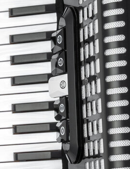 Tastenakkordeon
 Latone MasterChord 34K 60B Tastenakkordeon Black - 3