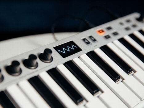 Synthesizer ESI Xsynth Synthesizer - 9