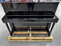 Yamaha B2E PE Polished Ebony Klavier