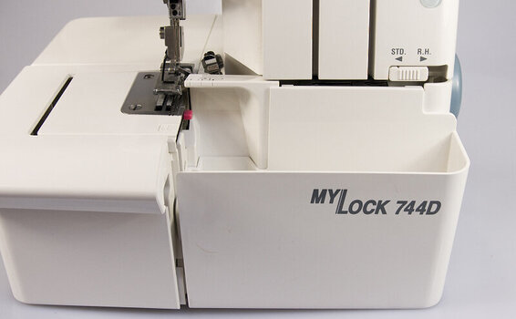 Overlock / Coverlock
 Janome 744D Overlock - 6