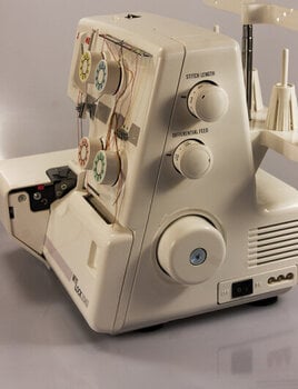 Overlock / Coverlock
 Janome 990D Overlock - 4