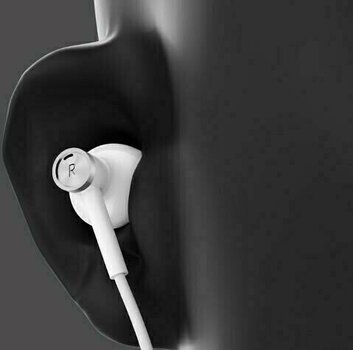 En la oreja los auriculares Xiaomi Mi Dual Driver Negro - 3