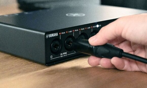 USB аудио интерфейс Yamaha URX44C USB аудио интерфейс - 6