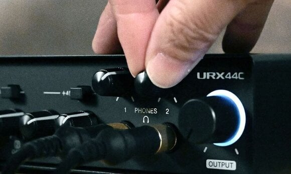 USB аудио интерфейс Yamaha URX44C USB аудио интерфейс - 7