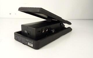 Обем педал за китара Behringer FCV100 V2 Обем педал за китара (Почти нов) - 2