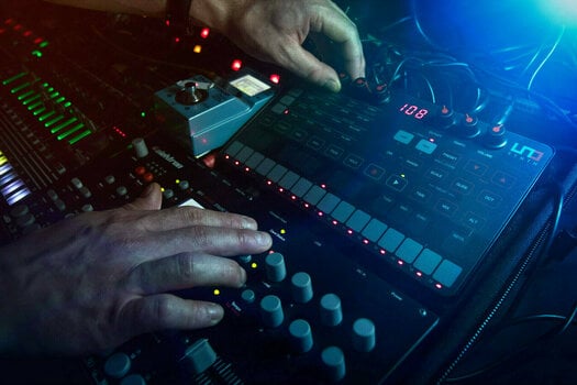 Synthesizer IK Multimedia UNO Synth - 5
