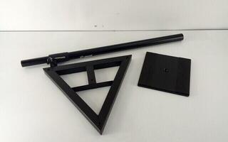 Studijinių monitorių stovas Adam Hall SKDB039 Studijinių monitorių stovas - 1