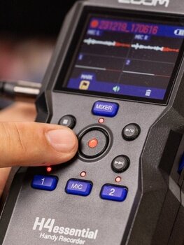 Portable Digital Recorder Zoom H4essential/WSH-4e Bundle Portable Digital Recorder - 16
