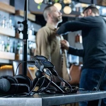 Portable Digital Recorder Zoom H4essential/WSH-4e Bundle Portable Digital Recorder - 18