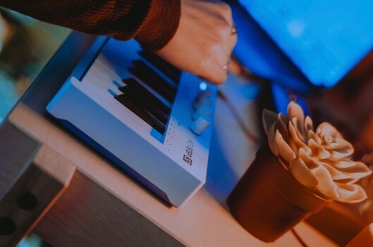 Master Keyboard Arturia KeyStep 37 mk2 Master Keyboard White - 11