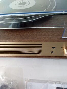 Portable turntable
 Crosley Miles Walnut Portable turntable (Damaged) - 3