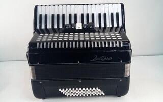 Tastenakkordeon
 Latone MasterChord 34K 60B Tastenakkordeon Black (Neuwertig) - 1