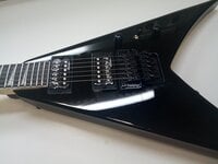 Jackson JS32 King V AH Gloss Black Guitare électrique