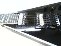 Jackson JS32 King V AH Black with White Bevels