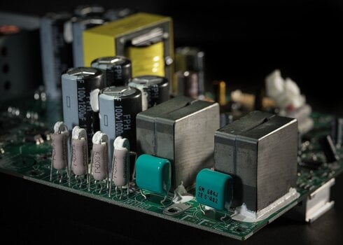 Aktyvus žemųjų dažnių garsiakalbis Yamaha DXS12 MK3 Aktyvus žemųjų dažnių garsiakalbis - 12