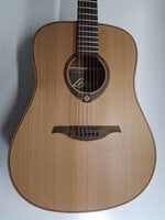 LAG T170D Natural Satin Dreadnought-kitara