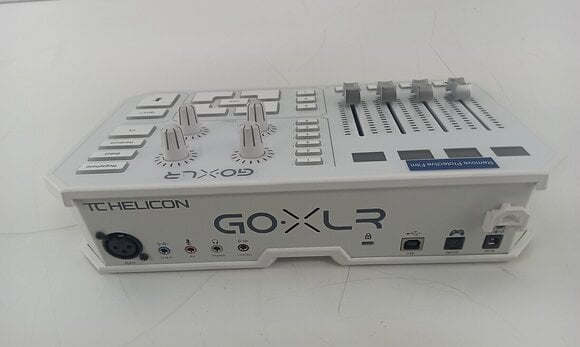 Mezclador de podcasts TC Helicon GoXLR White White Mezclador de podcasts (Seminuevo) - 4