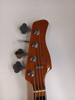 Sire Marcus Miller V5 Alder-4 Vintage White Baixo de 4 cordas