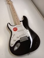 Fender Squier Sonic Stratocaster LH MN Black Sähkökitara