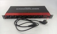 Behringer ADA8200 Ultragain Digitalni audio pretvarač