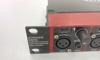 Behringer ADA8200 Ultragain Digitalni audio pretvarač