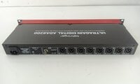 Behringer ADA8200 Ultragain Digitalni audio pretvarač