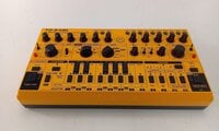 Behringer TD-3-MO-AM Sintesajzer Yellow