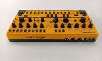 Behringer TD-3-MO-AM Sintesajzer Yellow