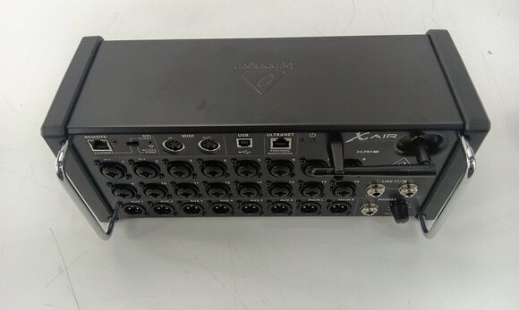 Digital Mixer Behringer X AIR XR18 Digital Mixer (Pre-owned) - 3