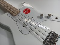 Fender Squier Sonic Bronco Bass MN Arctic White Baixo de 4 cordas