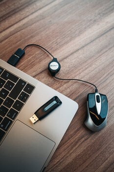 USB ključ Verbatim 3.0 V3 Store'n'Go Black USB ključ 64 GB - 5