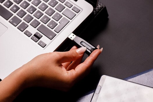USB ključ Verbatim 3.0 V3 Store'n'Go Black USB ključ 64 GB - 9