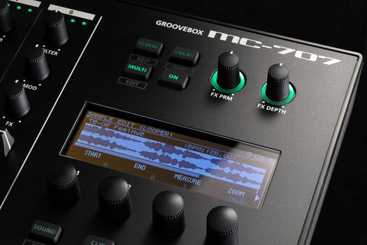Groovebox Roland MC-707 - 4