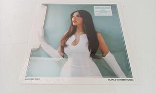 LP Madison Beer - Silence Between Songs (Limited Edition) (White Coloured) (LP) (Alleen uitgepakt) - 1