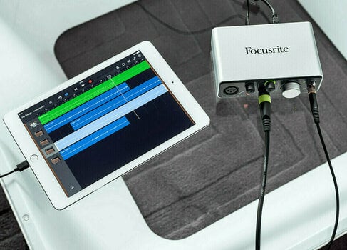 USB audio převodník - zvuková karta Focusrite iTrack Solo Lightning - 7