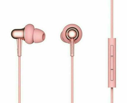 En la oreja los auriculares 1more Stylish Pink - 3