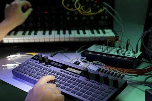 Synthesizer Korg SQ-64 - 8