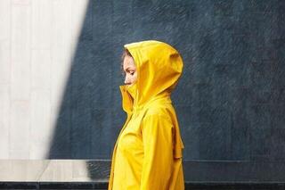 Bunda Helly Hansen Women's Moss Raincoat Essential Yellow - 2