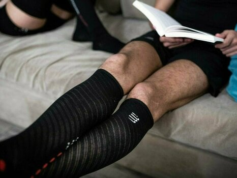 Tekaške nogavice
 Compressport Full Socks Recovery Black 2L Tekaške nogavice - 6