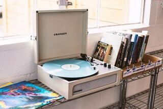Portable turntable
 Crosley Voyager Desert Dune Portable turntable - 6